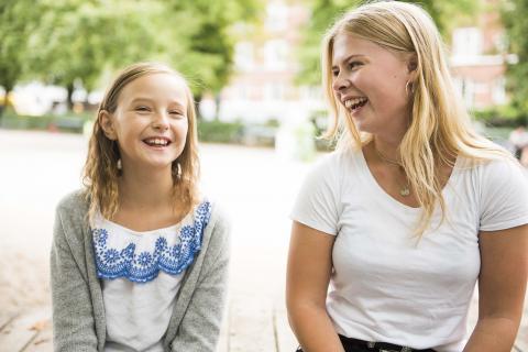 Mentorpar_pige og ung kvinde_Ungdommens røde kors_frivillig