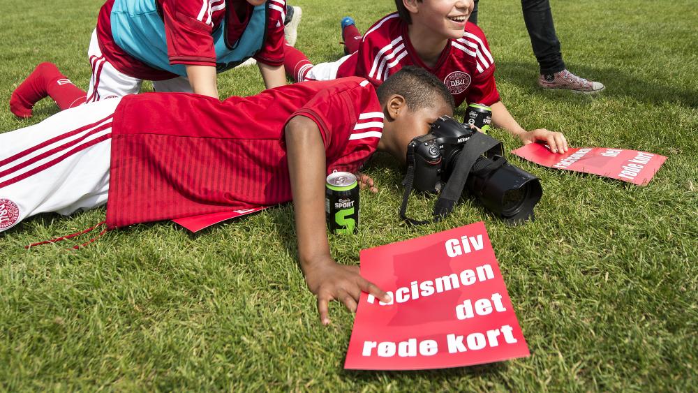 Fodbold for venskaber_fodbold_asyl_flygtning_ungdommens røde kors