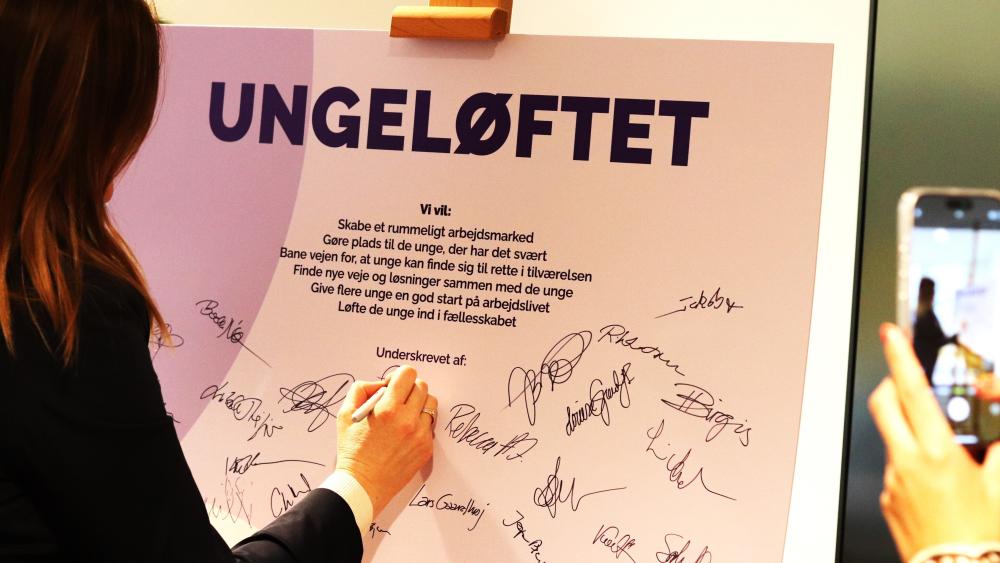 Ungeløftet_underskrift_Ungdommens Røde Kors_2025